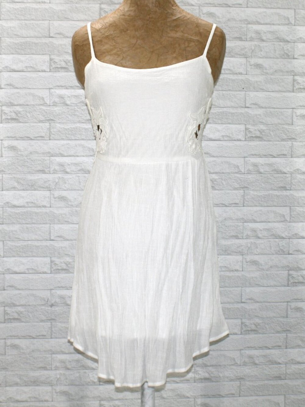 SOCIALITE Dress Lace Applique Cut Out Floral Summer White Mini Large